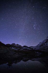 Le lac blanc dans la nuit noire